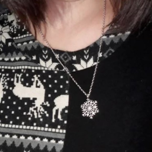 Snowflake Pendant Necklace - Picture 4 of 7